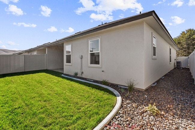 Building Photo - West Valley Luxury Townhome