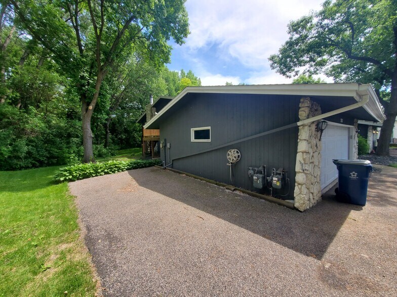 Building Photo - 2517 Cedar Hills Dr
