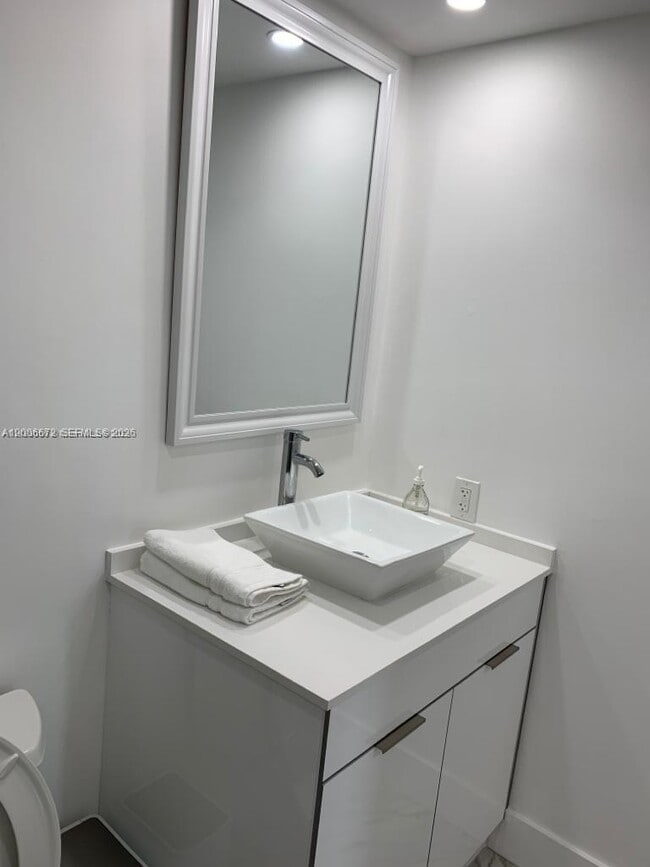 Building Photo - 185 SE 14th Terrace