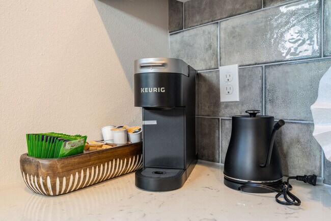 Building Photo - 1600 S Washington St