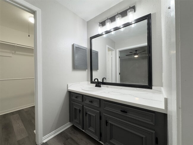 Building Photo - 1406 River Rock Dr