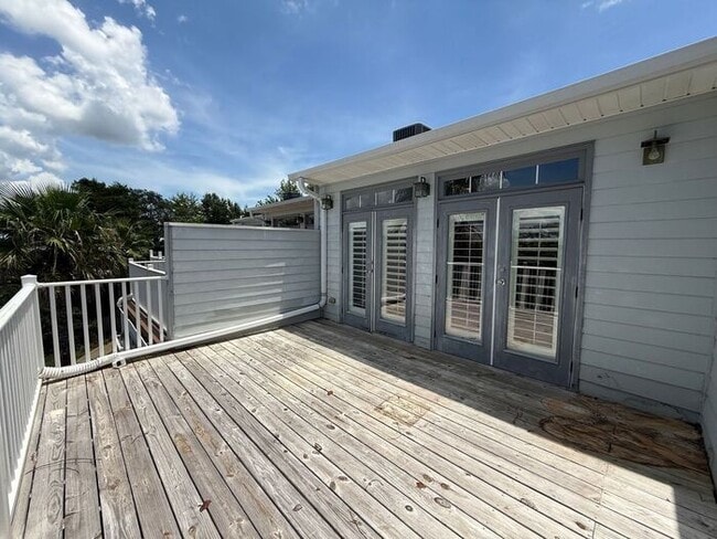 Building Photo - Navarre - Hidden Bay Village - 3 bedroom, 3 bathroom - Waterfront Townhome