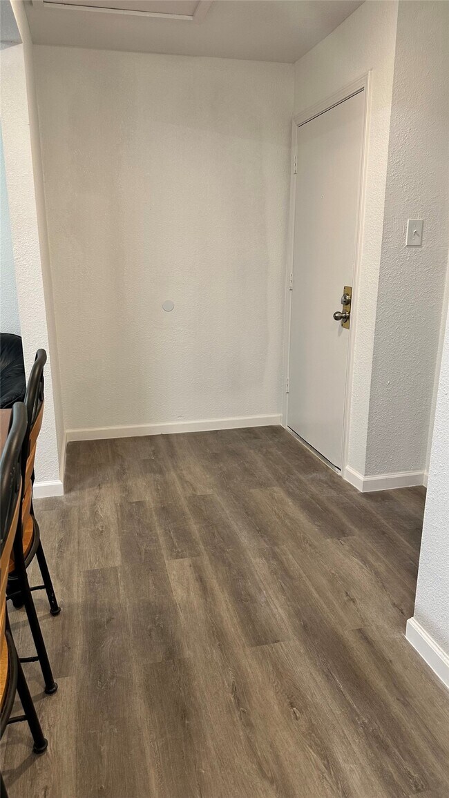 Building Photo - 6200 Ranchester Dr