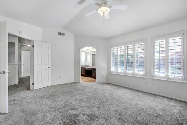 Building Photo - 3030 Wellington Dr