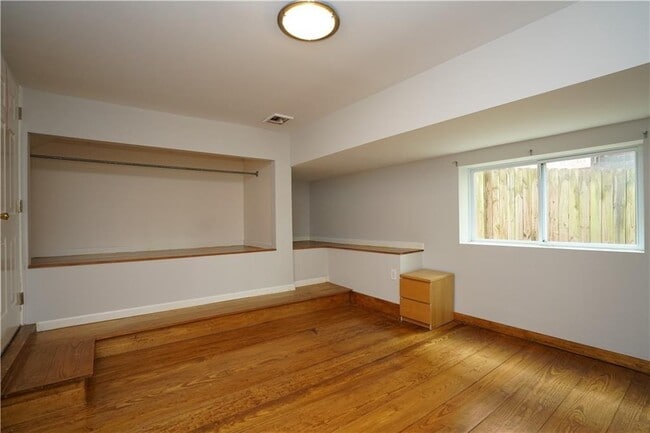 Building Photo - 528 Rankin St NE