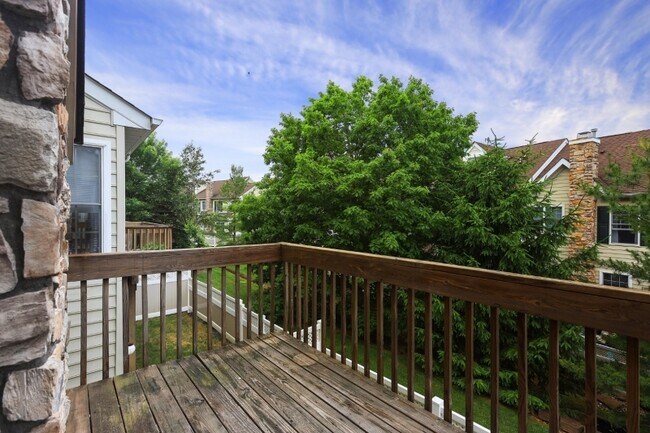 Building Photo - 240 Patriot Hill Dr