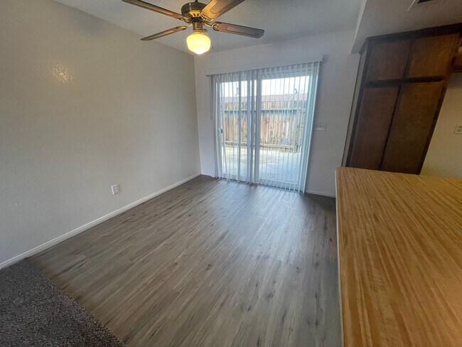 Building Photo - 0484