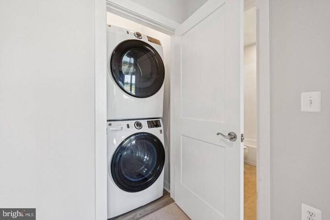 Building Photo - 9012 Katherine Johnson Ave