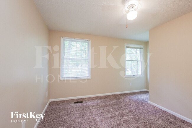Building Photo - 7225 Rollingridge Dr