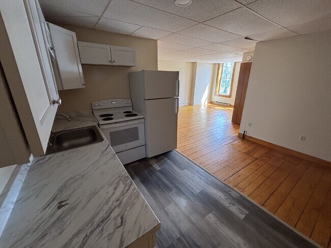 Building Photo - Sun-Drenched & Spacious 1BR Apartment in South Berwick