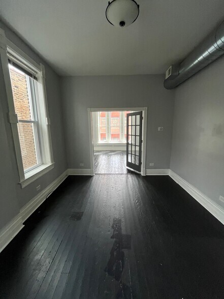 Building Photo - 2122 W 21st St