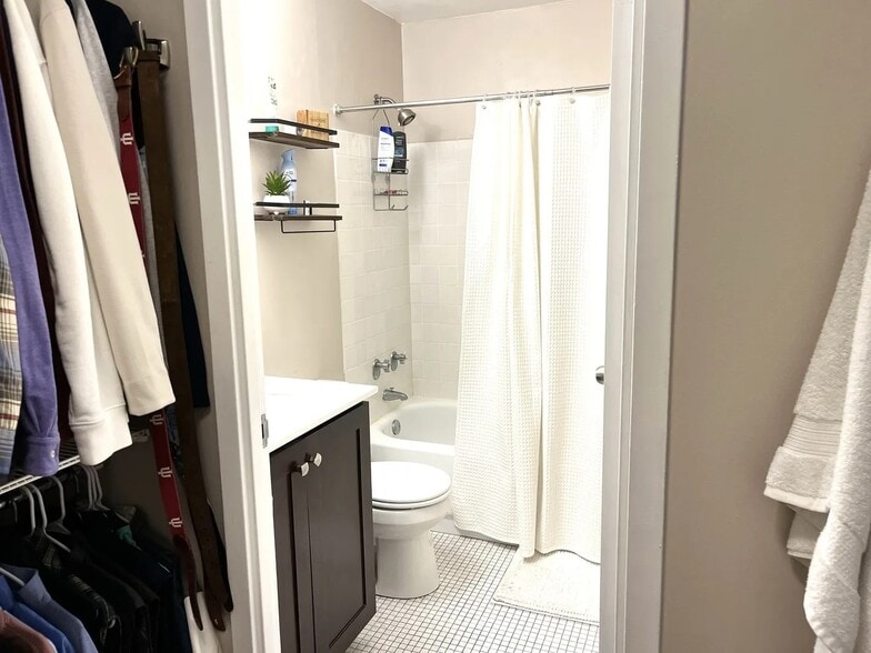 Bathroom - 1636 N Wells St