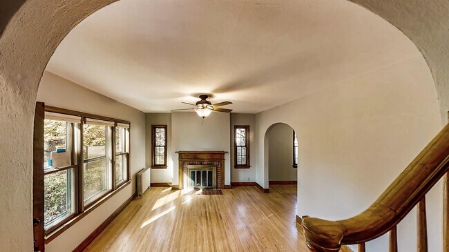 Building Photo - 625 N Blackhawk Ave