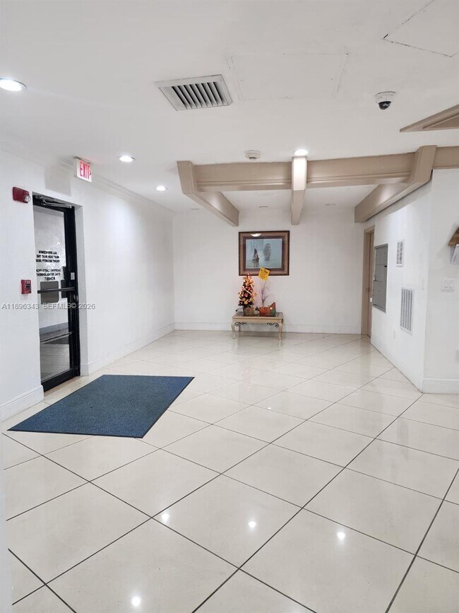 Building Photo - 1200 NE Miami Gardens Dr