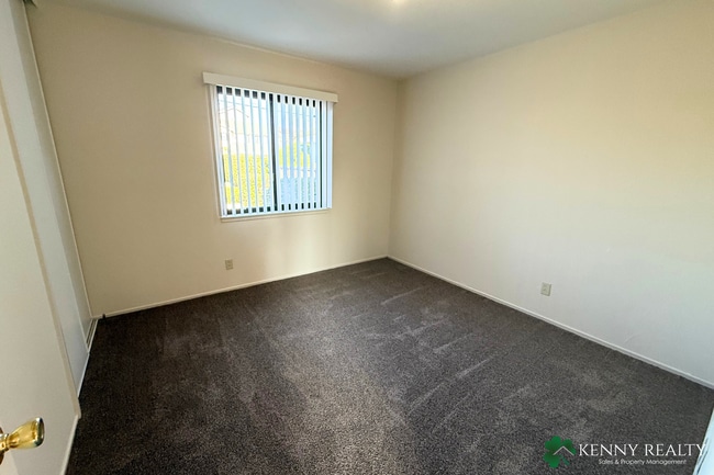 Building Photo - Bright Multi-Level 4BR Home with Two Primary Bedrooms