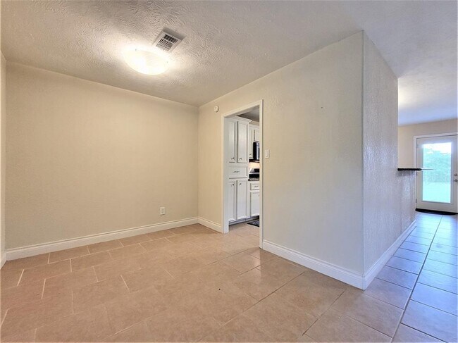 Building Photo - 721 Academy Ln
