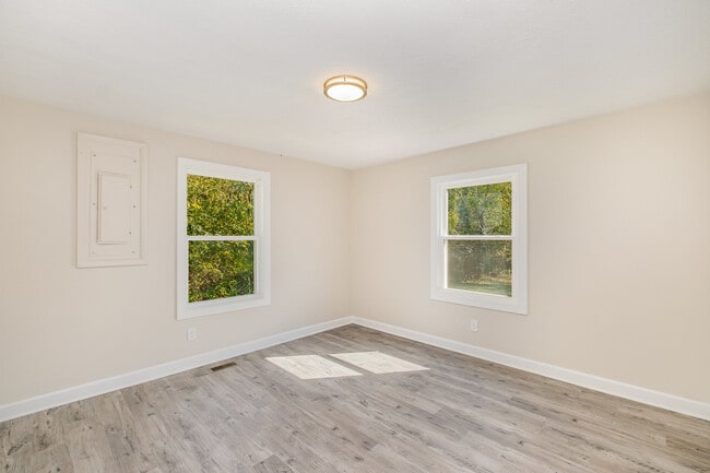 Building Photo - 417 W Coffee St