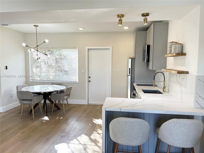 Building Photo - 1129 NE 111th St