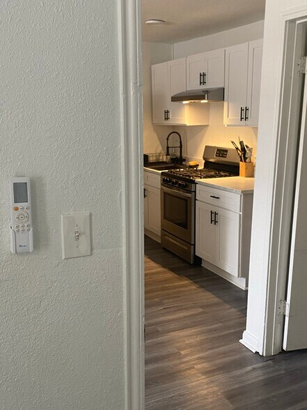 Building Photo - 5415 Buena Vista St