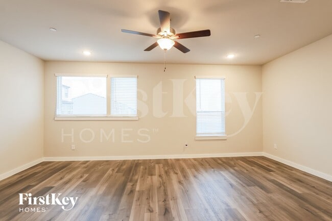 Building Photo - 345 N Centro Cir