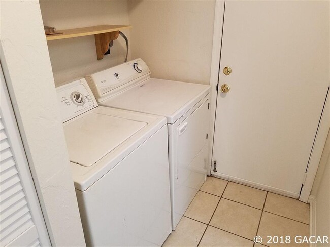 Building Photo - 4037 SW 21st Rd