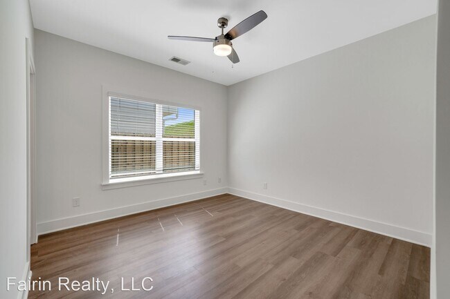 Building Photo - 2 br, 2.5 bath House - 4263 Brevard Blvd