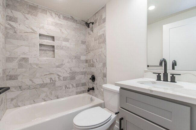 Building Photo - 810 W Norris St