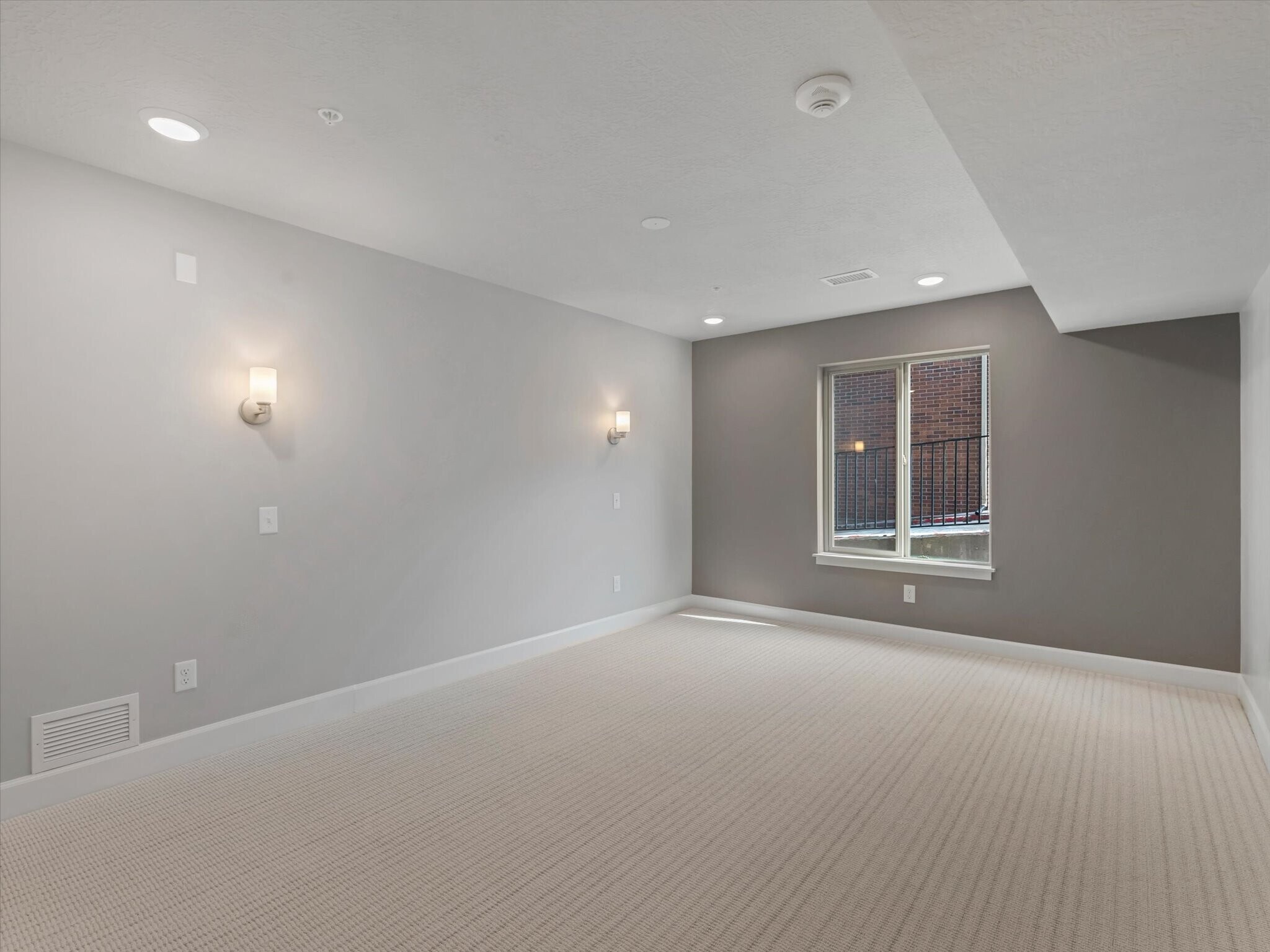 Building Photo - 1032 E 400 S