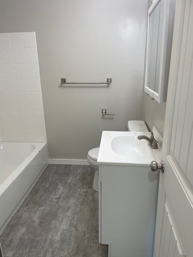 Building Photo - 1648 S Maple Ave