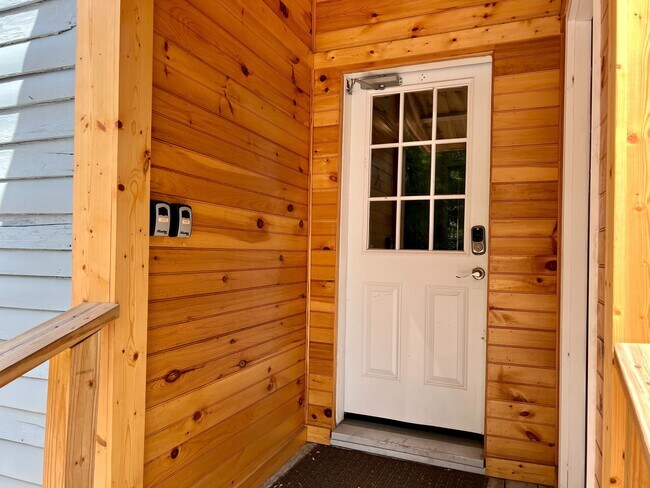 Building Photo - 813 Hall of Fame Dr