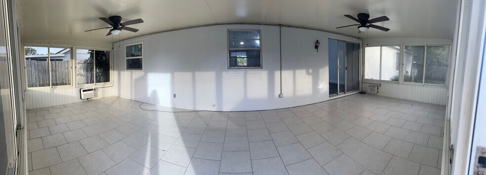 Building Photo - 648 Pyramid Ave