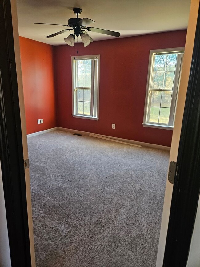 Building Photo - 208 Killdeer Dr