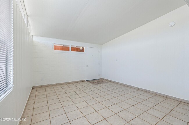 Building Photo - 104 N Douglas Ave