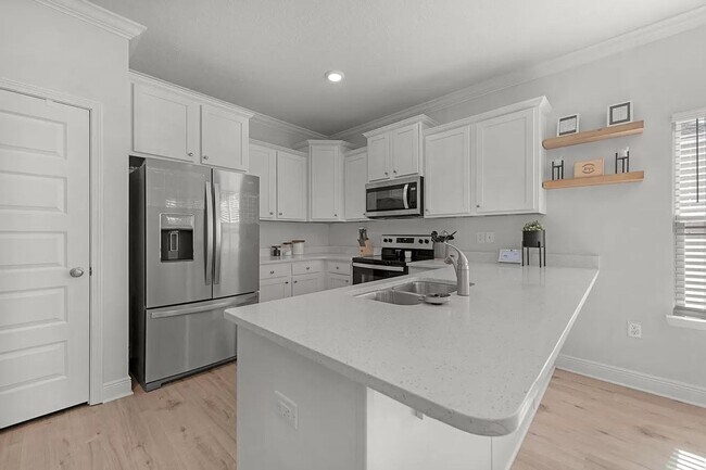 Building Photo - Three Bedroom Two and a half Bath In Hammock Oaks