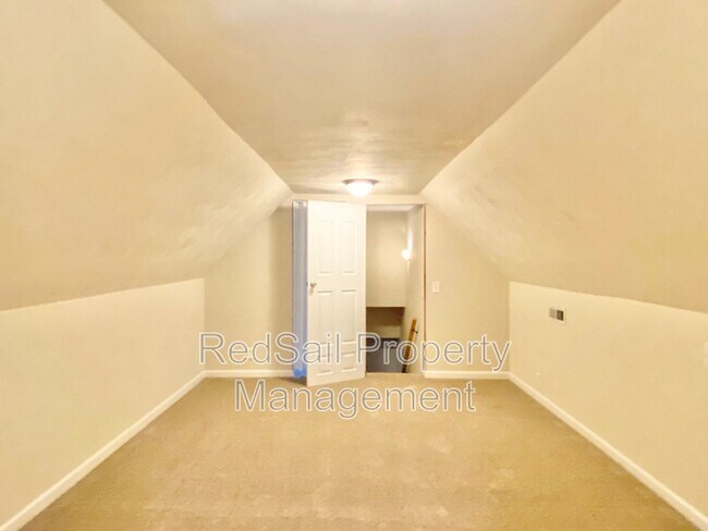 Building Photo - 3524 Bapaume Ave