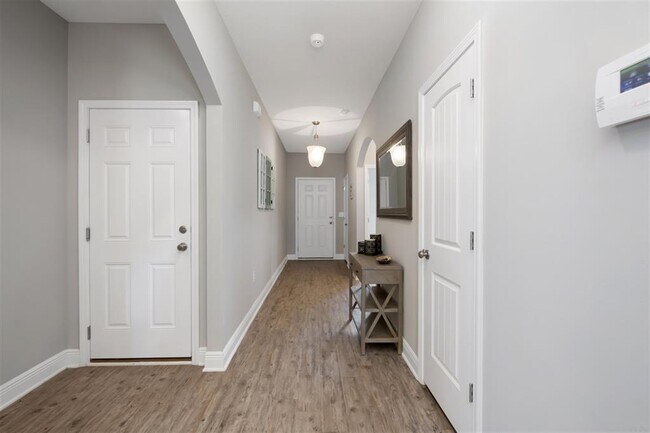 Building Photo - 8605 Bucklebury Dr