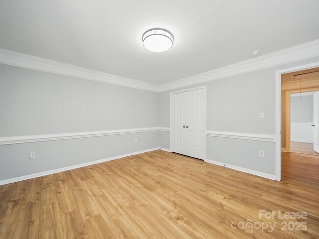Building Photo - 5203 Grays Ridge Dr