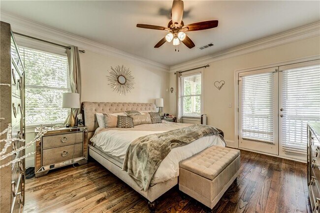 Building Photo - 1829 Sylvan Ridge Dr SW