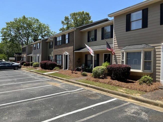 Building Photo - Deerfield I Condo- 433-04