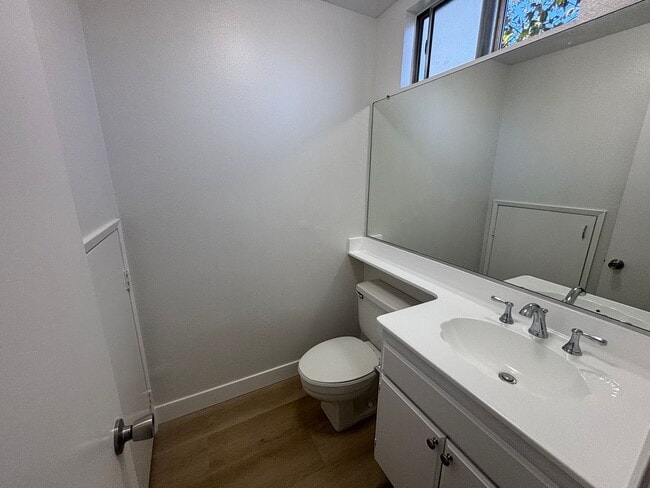 Building Photo - 2-Bedroom Townhouse with Community Pool & ...