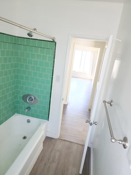 Building Photo - 4767 San Vicente Blvd