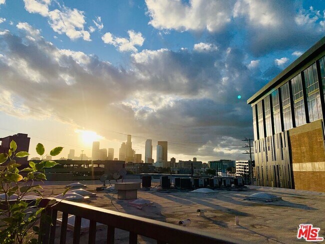 Building Photo - 500 Molino St