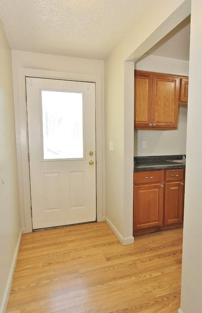 Building Photo - 211 S Highland Dr