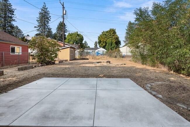 Building Photo - 3417 E 36th Ave
