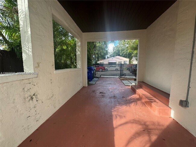 Building Photo - 536 NE 69th St