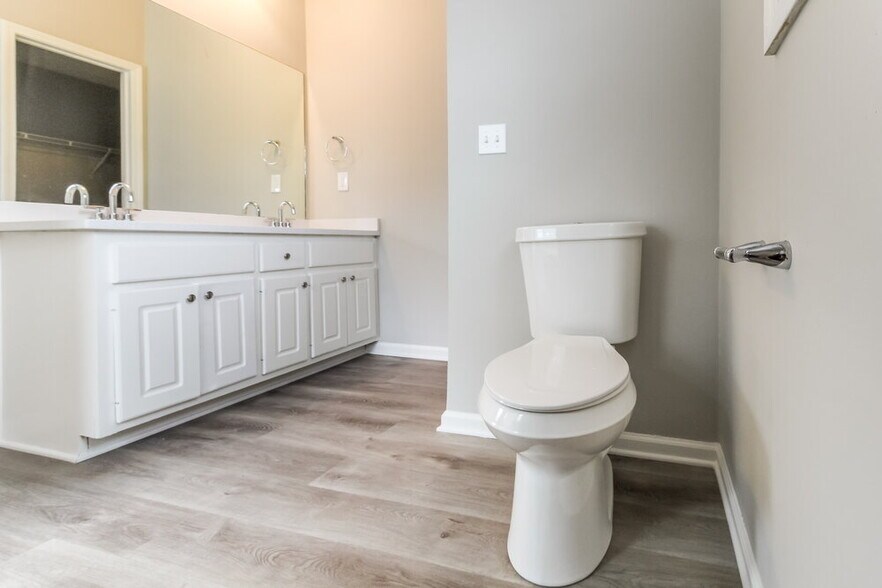 Building Photo - 1520 Rose Pointe Dr