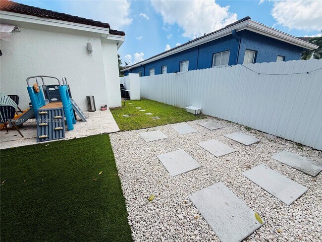 Building Photo - 18162 NW 91st Ct