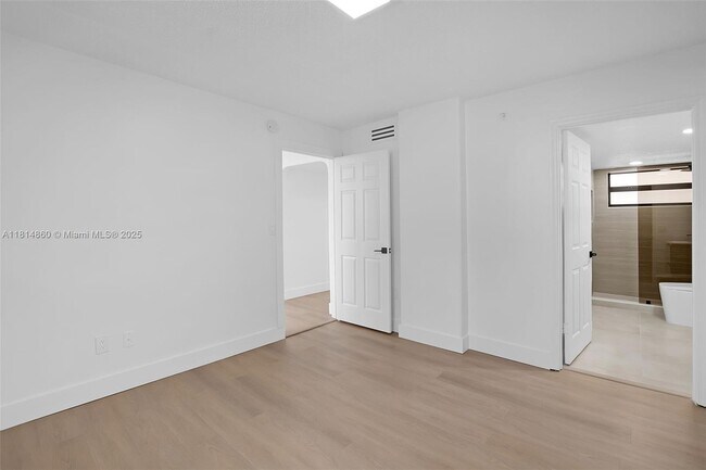 Building Photo - 6830 Indian Creek Dr