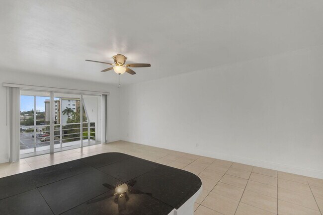 Building Photo - 3040 NE 16th Ave