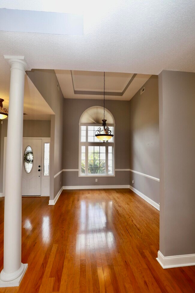 Building Photo - 1855 Beachforest Way